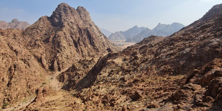 رحلة برية وتخييم