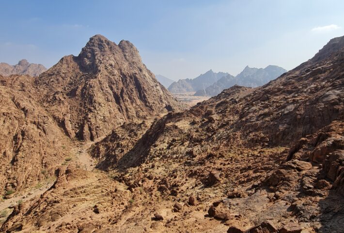 رحلة برية وتخييم