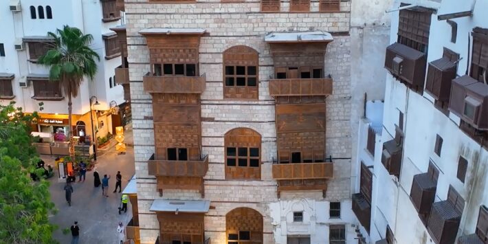 جولة ارشادية حول المدينة التاريخيه البلد القديمة جده